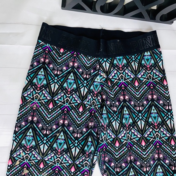 VS Pink Ultimate Capri Yoga Pants M - Picture 4 of 9